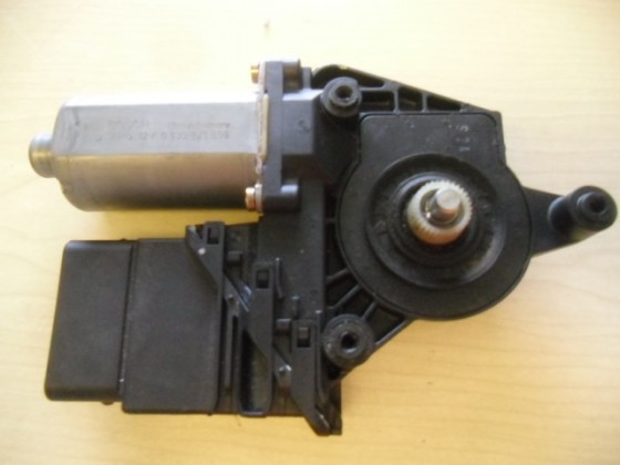 Motor Elevador Vidro Trás Esquerdo Volkswagen Passat 1998 mev292